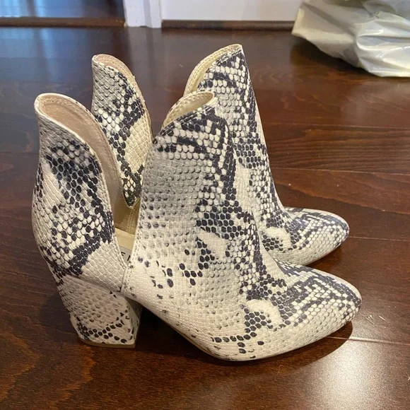 Snakeskin booties - Picture 1 of 3